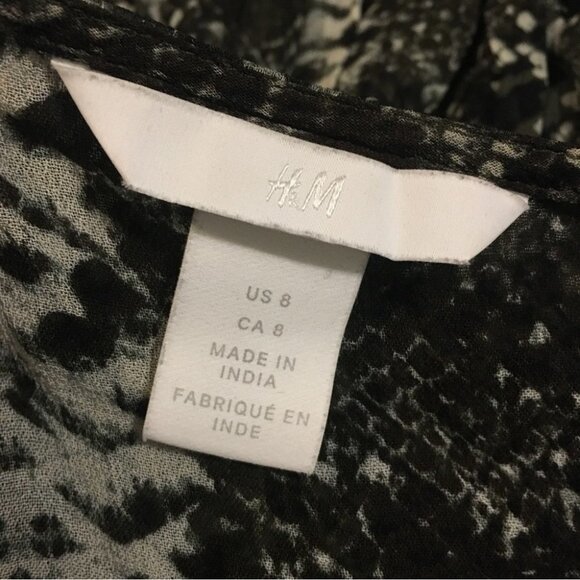 H&M Snakeprint  design green blouse Size 8 - Picture 2 of 5